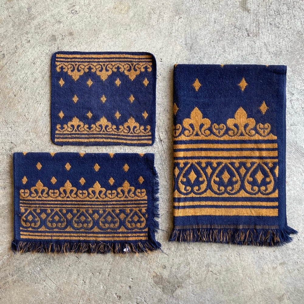 Vintage Retro Pattern Sears Towel Set
